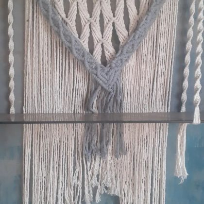 Prateleira em macrame